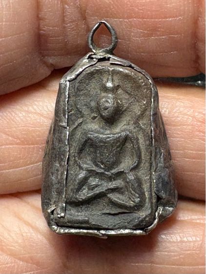 พระหลวงปู่บุญ เนื้อผงยาวาสนา เลี่ยมเงินโบราณ 