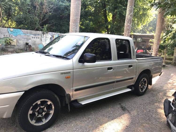 รถ Ford Ranger 2.5 XLT สี บรอนซ์เงิน
