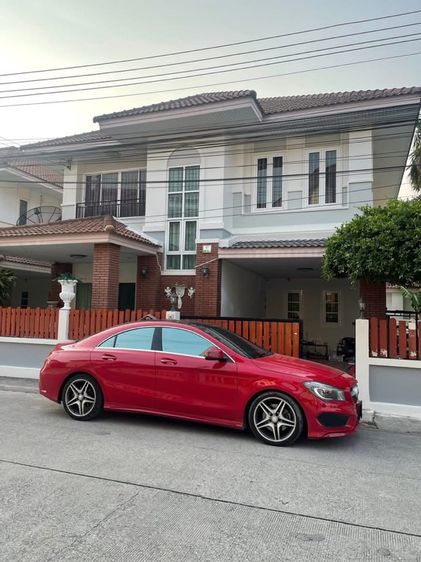 รถ Mercedes-Benz GLA-Class GLA250 สี แดง