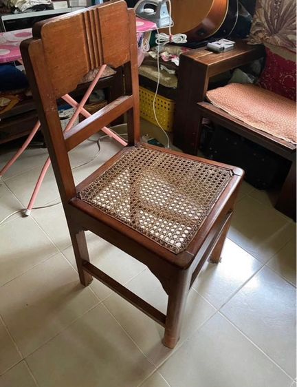 เก้าอี้ไม้สักโบราณ