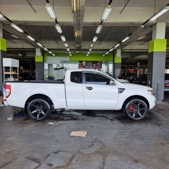 รถ Ford Ranger 2.2 XLS สี ขาว