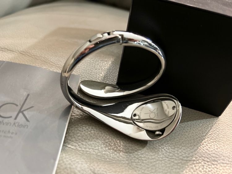 นาฬิกา กำไล CK Calvin Klein Ladies Bangle Snake ของแท้ มือสอง สภาพดี กระจก Swiss made เหมาะเป็น ของขวัญให้แฟน วันวาเลนไทน์ Valentines รูปที่ 11