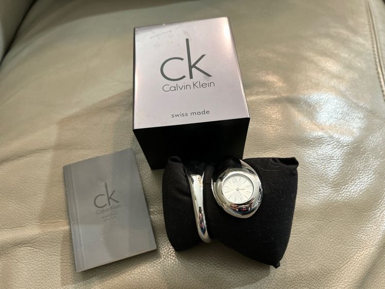 นาฬิกา กำไล CK Calvin Klein Ladies Bangle Snake ของแท้ มือสอง สภาพดี กระจก Swiss made เหมาะเป็น ของขวัญให้แฟน วันวาเลนไทน์ Valentines รูปที่ 16