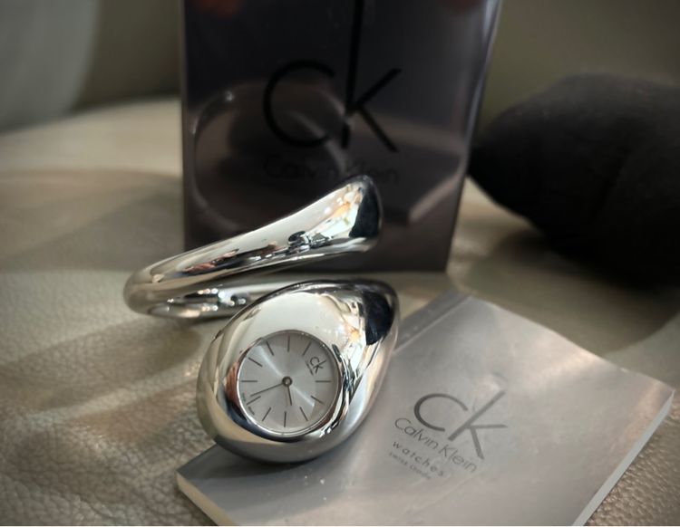 นาฬิกา กำไล CK Calvin Klein Ladies Bangle Snake ของแท้ มือสอง สภาพดี กระจก Swiss made เหมาะเป็น ของขวัญให้แฟน วันวาเลนไทน์ Valentines รูปที่ 9