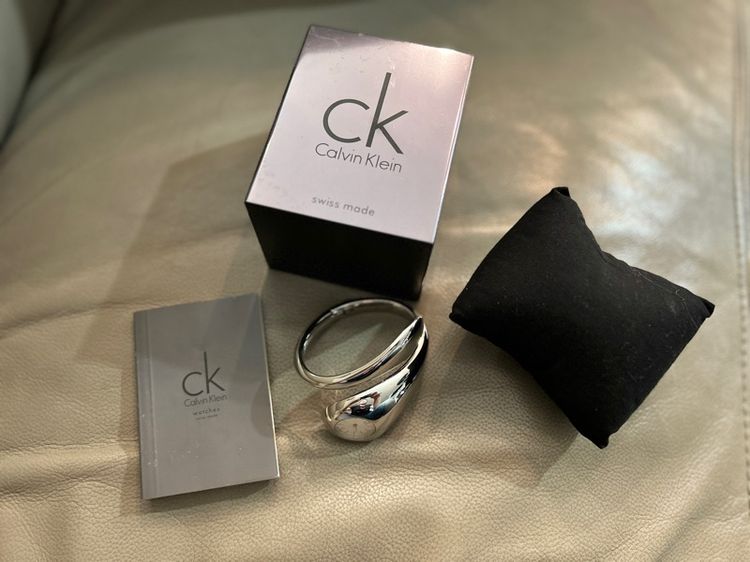 นาฬิกา กำไล CK Calvin Klein Ladies Bangle Snake ของแท้ มือสอง สภาพดี กระจก Swiss made เหมาะเป็น ของขวัญให้แฟน วันวาเลนไทน์ Valentines รูปที่ 12