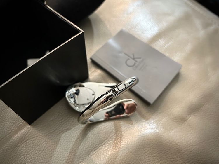 นาฬิกา กำไล CK Calvin Klein Ladies Bangle Snake ของแท้ มือสอง สภาพดี กระจก Swiss made เหมาะเป็น ของขวัญให้แฟน วันวาเลนไทน์ Valentines รูปที่ 6