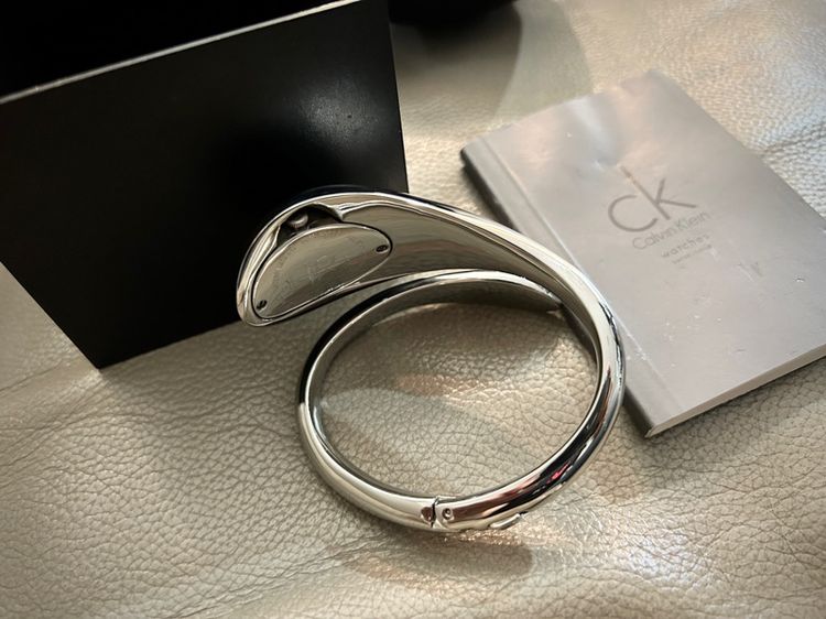 นาฬิกา กำไล CK Calvin Klein Ladies Bangle Snake ของแท้ มือสอง สภาพดี กระจก Swiss made เหมาะเป็น ของขวัญให้แฟน วันวาเลนไทน์ Valentines รูปที่ 7