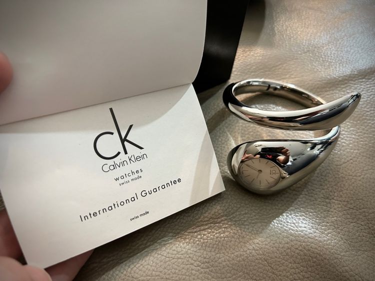 นาฬิกา กำไล CK Calvin Klein Ladies Bangle Snake ของแท้ มือสอง สภาพดี กระจก Swiss made เหมาะเป็น ของขวัญให้แฟน วันวาเลนไทน์ Valentines รูปที่ 3