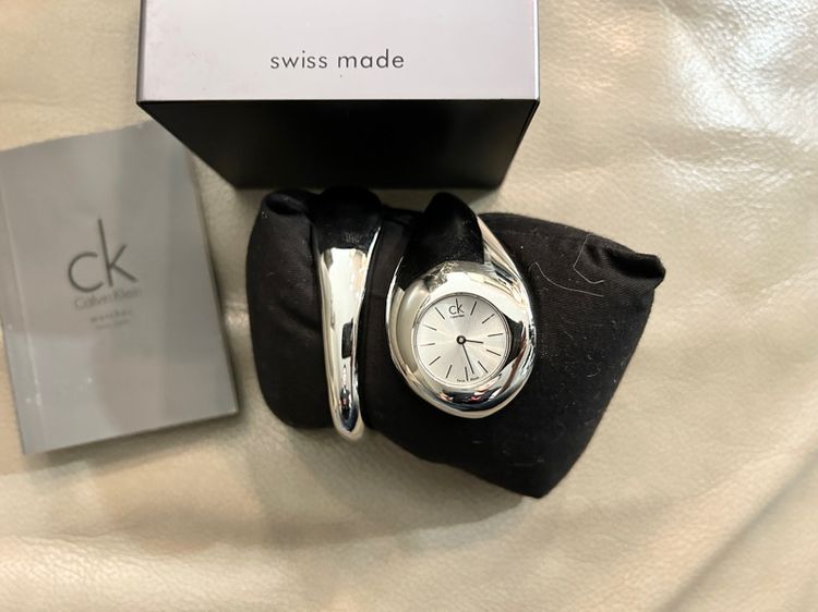 นาฬิกา กำไล CK Calvin Klein Ladies Bangle Snake ของแท้ มือสอง สภาพดี กระจก Swiss made เหมาะเป็น ของขวัญให้แฟน วันวาเลนไทน์ Valentines รูปที่ 14