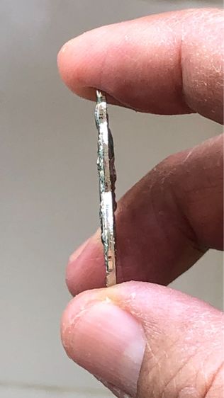 เหรียญหลวงปู่ทวดเลื่อนสมณศักดิ์ผ่าปาก เนื้ออัลปาก้าชุบนิเกิ้ล ปี 08 รูปที่ 3