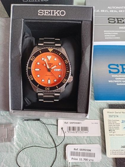 น้ำเงิน Seiko  และ Orient  ครับ