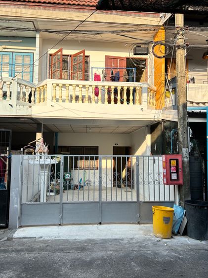 ให้เช้าทาวน์เฮ้าส์