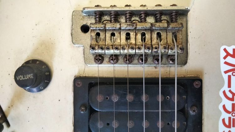 Yamaha กีต้าร์ไฟฟ้า ปล่อยกีตาร์ไฟฟ้ายามาฮ่าตําหนิตามภาพ มีคลิิปเสียงทัดแชทมา นัดรับที่หนองคายได้ 0892779877 