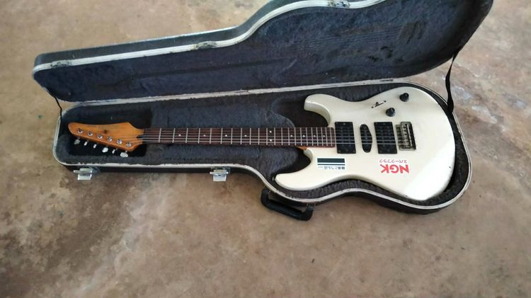 ปล่อยกีตาร์ไฟฟ้ายามาฮ่าตําหนิตามภาพ มีคลิิปเสียงทัดแชทมา นัดรับที่หนองคายได้ 0892779877  รูปที่ 9