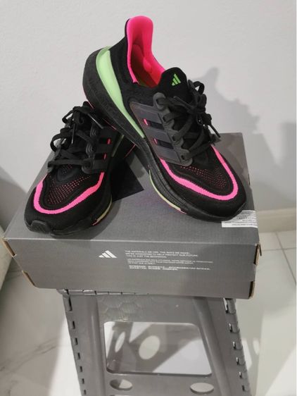 รองเท้าผ้าใบ Adidas Ultraboost Light ของแท้ 25.5 cm