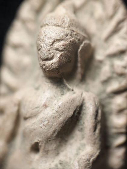 พระรอดลำพูนพ์เล็กเนื้อขาวชมพูครับ รูปที่ 3