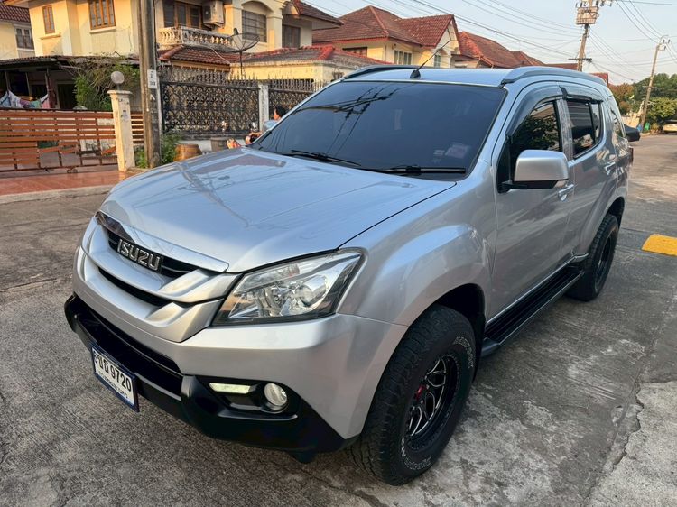 รถ Isuzu MU-X 2.5 สี เทา