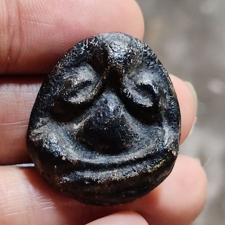 พระปิดตาเก่าๆ