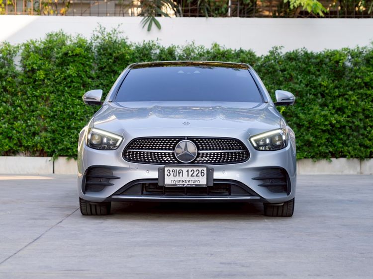Mercedes-Benz E-Class 2022 E300 Sedan ปลั๊กอินไฮบริด (PHEV) ไม่ติดแก๊ส เกียร์อัตโนมัติ เทา รูปที่ 2