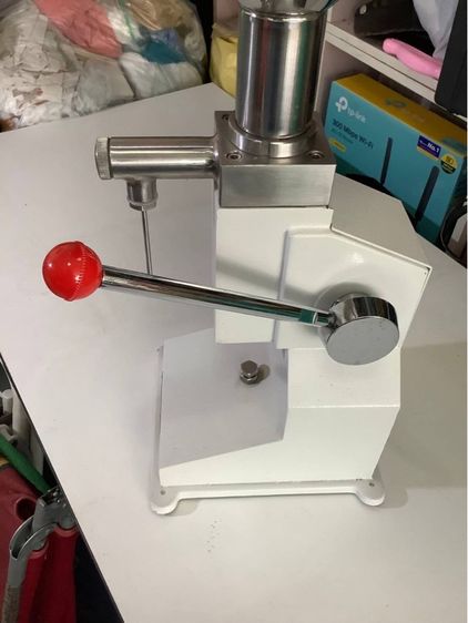 เครื่องปั๊มอัดครีมลงตลับ