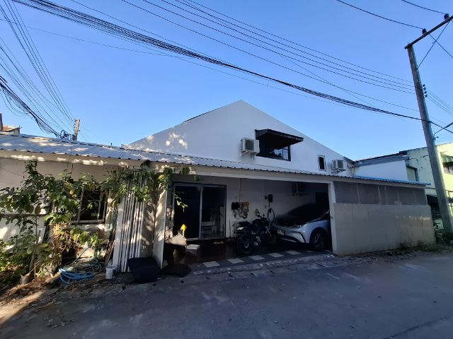 ขายทาวเฮ้าส์ทำเลดีติดถนนไกล้ตลาด