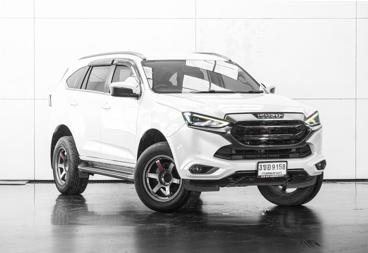 รถ Isuzu MU-X 3.0 Elegant 2WD สี ขาว