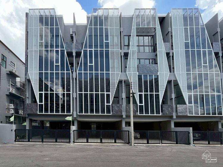 โฮมออฟฟิศ 4.5 ชั้น