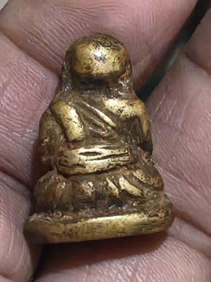 พระเครื่องเมืองสุโขทัยรูปหล่อโบราณหลวงพ่อเอมวัดคลองโป่งเนื้อทองผสม รูปที่ 4