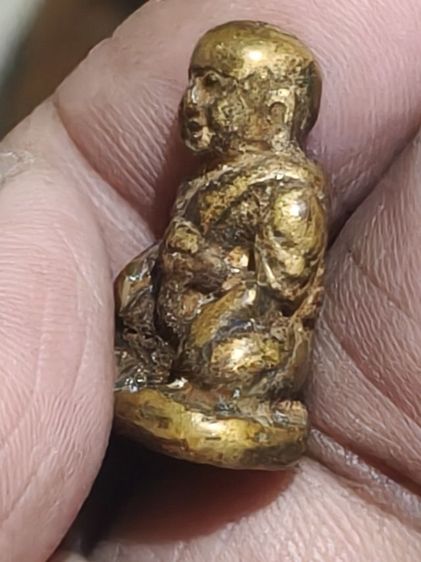 พระเครื่องเมืองสุโขทัยรูปหล่อโบราณหลวงพ่อเอมวัดคลองโป่งเนื้อทองผสม รูปที่ 6