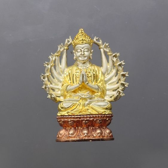 พระกริ่งอวโลกิเตศวร เจ้าแม่กวนอิมพันมือ เนื้อเงินบริสุทธิ์ ชุบสามกษัตริย์ วัดหัวลำโพง ปี2544 รูปที่ 3