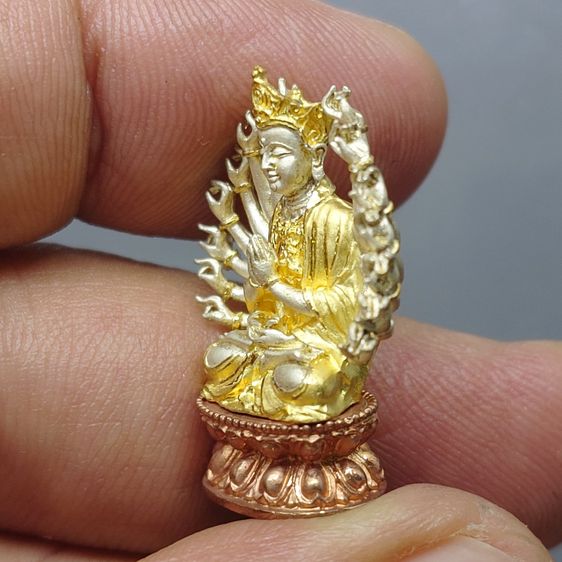 พระกริ่งอวโลกิเตศวร เจ้าแม่กวนอิมพันมือ เนื้อเงินบริสุทธิ์ ชุบสามกษัตริย์ วัดหัวลำโพง ปี2544 รูปที่ 6