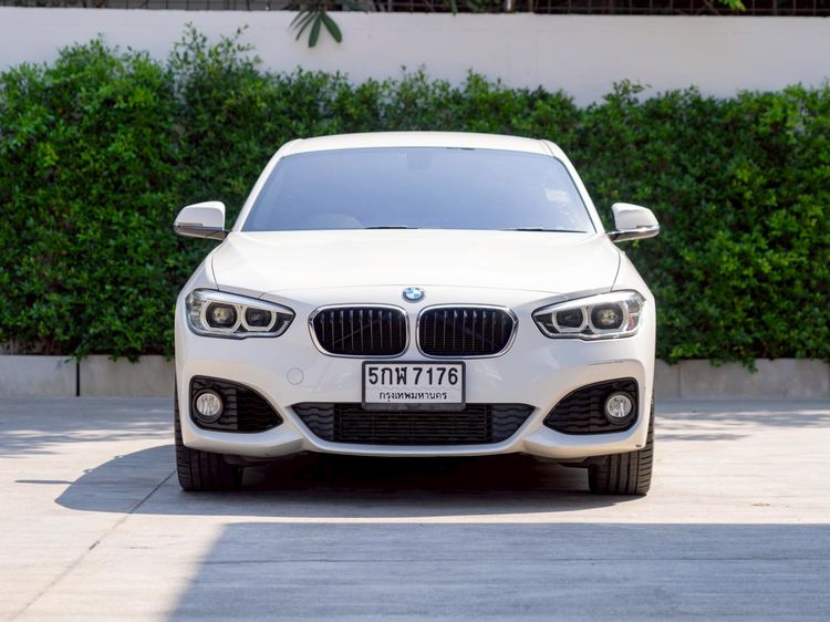 BMW Series 1 2017 118i Sedan เบนซิน ไม่ติดแก๊ส เกียร์อัตโนมัติ ขาว รูปที่ 2