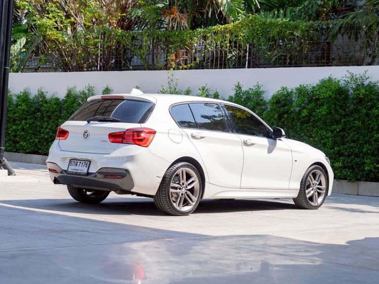 BMW Series 1 2017 118i Sedan เบนซิน ไม่ติดแก๊ส เกียร์อัตโนมัติ ขาว รูปที่ 4