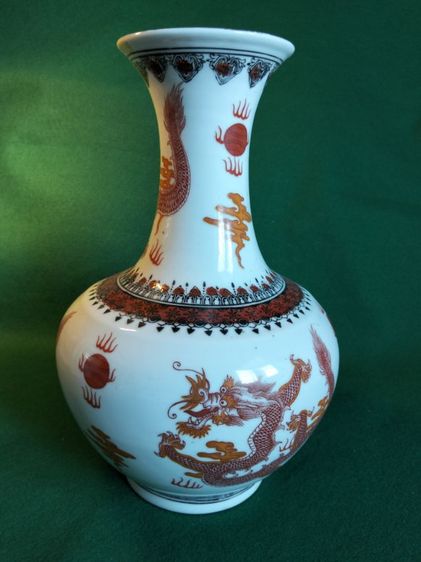 ขอขายแจกันจีนโบราณลายมังกรพ่นไฟขนาดความสูง 27ซม.ขนาดความกว้าง 17ซม.สภาพเก่าสมบูรณ์ไม่มีร้าวแตกและบิ่น  รูปที่ 4