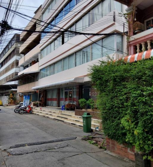 ให้เช่าสำนักงาน ชั้น2 หรือ ชั้น5 จอดรถได้ เข้าทำธุรกิจได้เลย ตบแต่งสวย สาธุประดิษฐ์ ยานนาวา ติดกับทางขึ้นทางด่วน ทำเลดีมาก รูปที่ 2