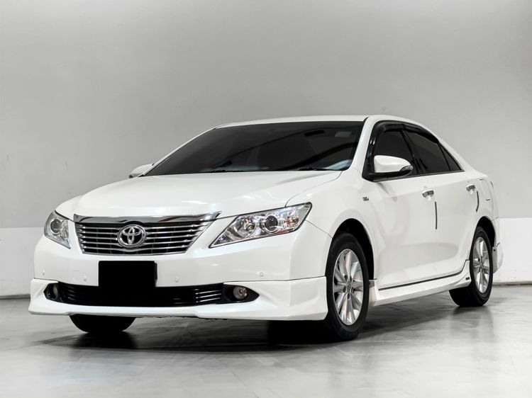 รถ Toyota Camry 2.0 G Extremo สี ขาว