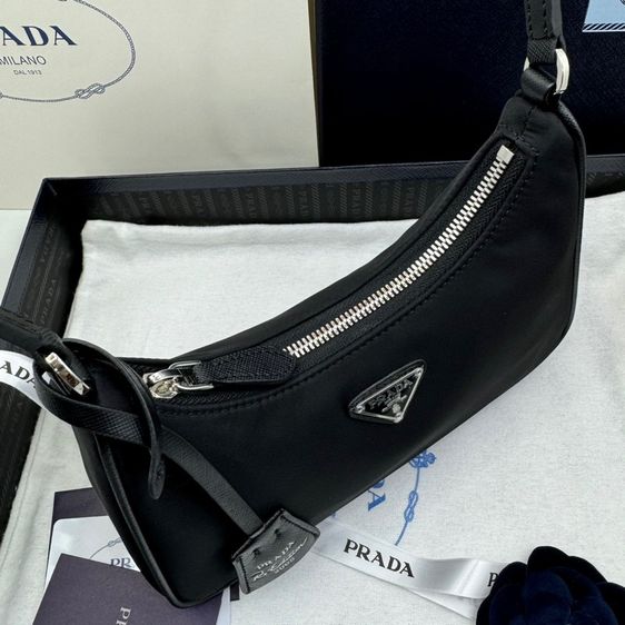 ปล่อยต่อ Prada Re-Edition 2005 (22cm) สภาพสวย อุปกรณ์ล้นกล่อง รูปที่ 8