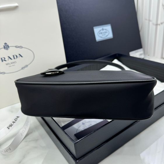 ปล่อยต่อ Prada Re-Edition 2005 (22cm) สภาพสวย อุปกรณ์ล้นกล่อง รูปที่ 5