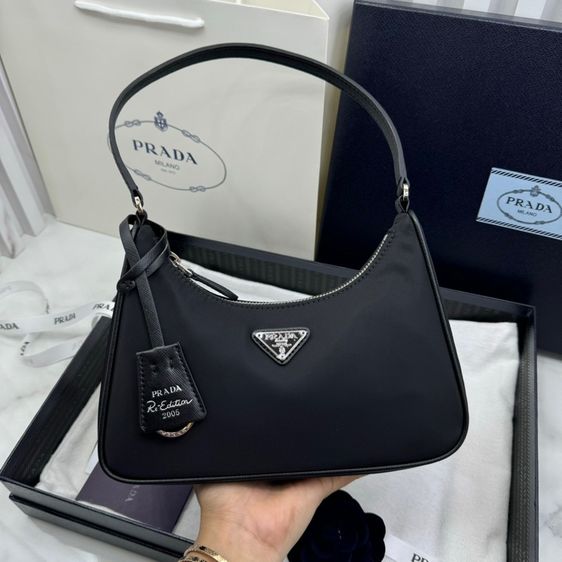 ปล่อยต่อ Prada Re-Edition 2005 (22cm) สภาพสวย อุปกรณ์ล้นกล่อง รูปที่ 4