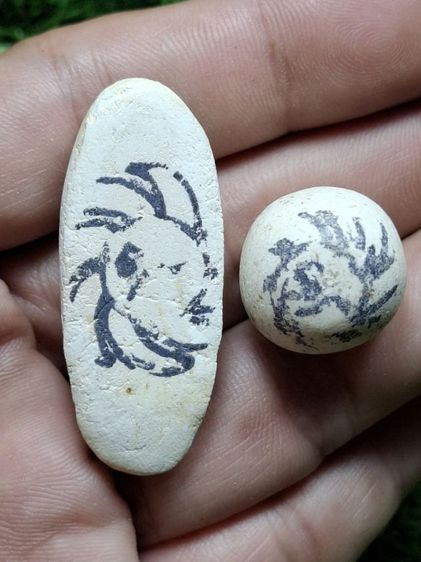 พระสิวลีกับลูกอม เนื้อผงเก่า หลังปั๊มหมึก ไม่ทราบที่ ได้รวมกันมา(ปล่อย2ชิ้นรวมกัน 550 บาท)