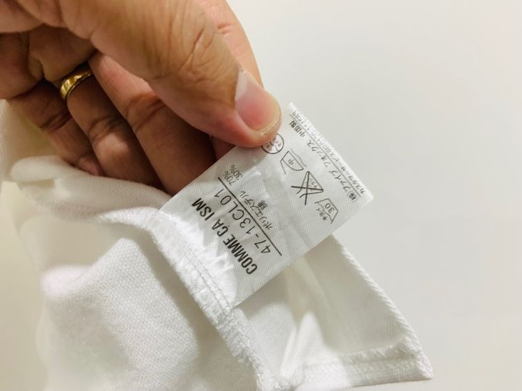 เสื้อโปโล COMME,CA ISM แท้ 💯 size M ขนาด อก 20 ยาว 27 นิ้ว สภาพใหม่มาก สีขาวจั๊ว ดีเทลสวย เนื้อผ้าดีมากนิ่มใส่สบาย หายากน่าสะสมครับ รูปที่ 8