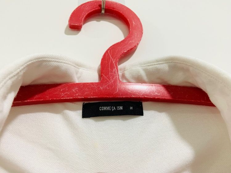 เสื้อโปโล COMME,CA ISM แท้ 💯 size M ขนาด อก 20 ยาว 27 นิ้ว สภาพใหม่มาก สีขาวจั๊ว ดีเทลสวย เนื้อผ้าดีมากนิ่มใส่สบาย หายากน่าสะสมครับ รูปที่ 4