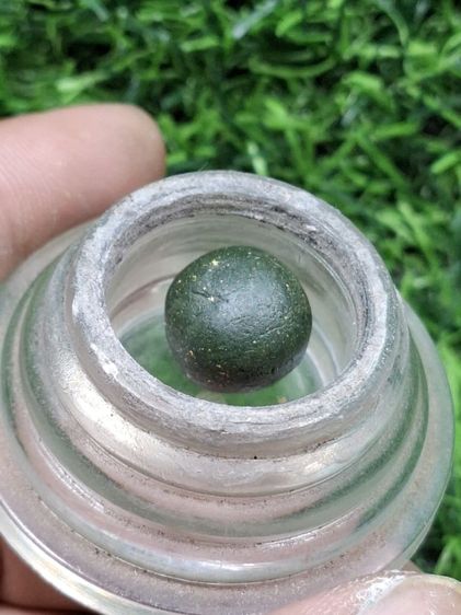 (ปิดแล้วครับ)สีผึ้งลูกอมเก่ามีเศษทองคำเปลวติดประปราย อยู่ในเจดีย์(เปิด ปิด ได้) ไม่ทราบที่ (ปล่อยรวมกันครับ) รูปที่ 3