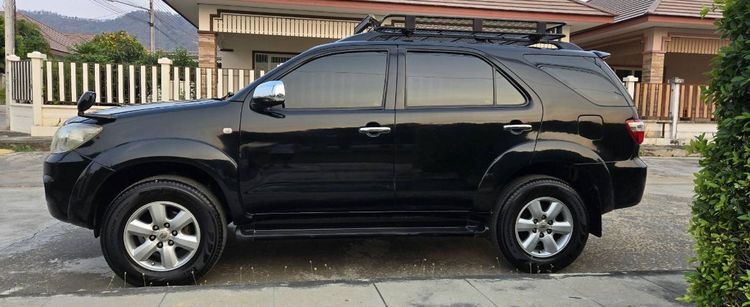 Toyota Fortuner 2011 2.7 V Utility-car เบนซิน LPG เกียร์อัตโนมัติ ดำ รูปที่ 4