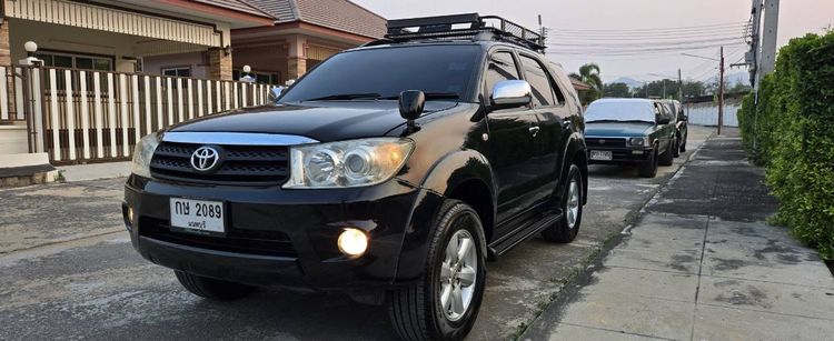Toyota Fortuner 2011 2.7 V Utility-car เบนซิน LPG เกียร์อัตโนมัติ ดำ รูปที่ 3