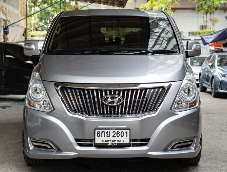 รถ Hyundai Grand Starex 2.5 Premium สี เทา
