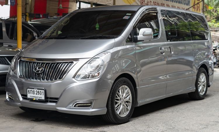 Hyundai Grand Starex 2017 2.5 Premium Van ดีเซล ไม่ติดแก๊ส เกียร์อัตโนมัติ เทา รูปที่ 2