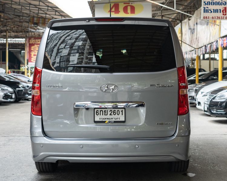 Hyundai Grand Starex 2017 2.5 Premium Van ดีเซล ไม่ติดแก๊ส เกียร์อัตโนมัติ เทา รูปที่ 4
