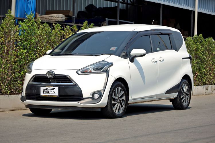 รถ Toyota Sienta 1.5 V สี ขาว