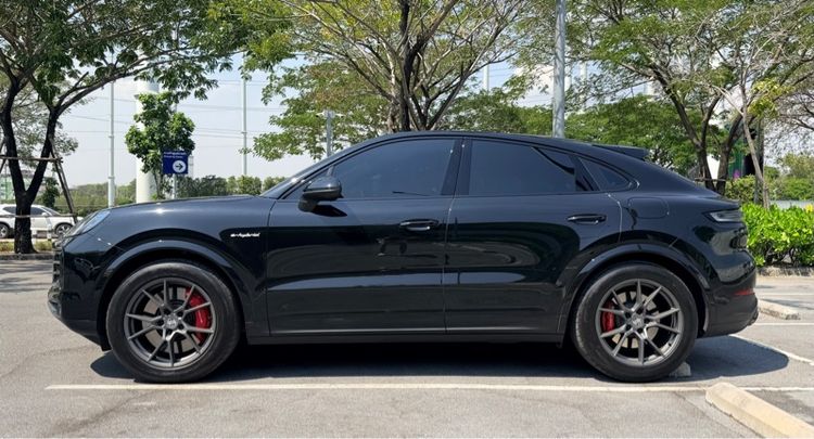 Porsche Cayenne 2025 3.0 S E-Hybrid 4WD Utility-car ปลั๊กอินไฮบริด (PHEV) ไม่ติดแก๊ส เกียร์อัตโนมัติ ดำ รูปที่ 3